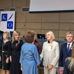 Uczestnicy uroczystości wręczenia Medali Komisji Edukacji Narodowej podczas oficjalnej gali.