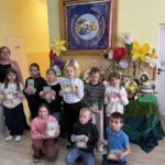 Uczestnicy konkursu wyróżnieni za swoje prace podczas wręczenia nagród i pamiątkowych dyplomów.